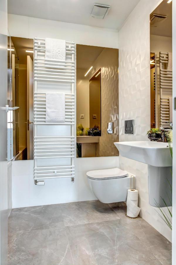 North Twin Apartment Bukares Bagian luar foto