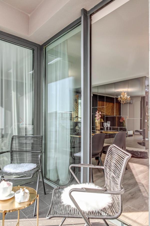 North Twin Apartment Bukares Bagian luar foto