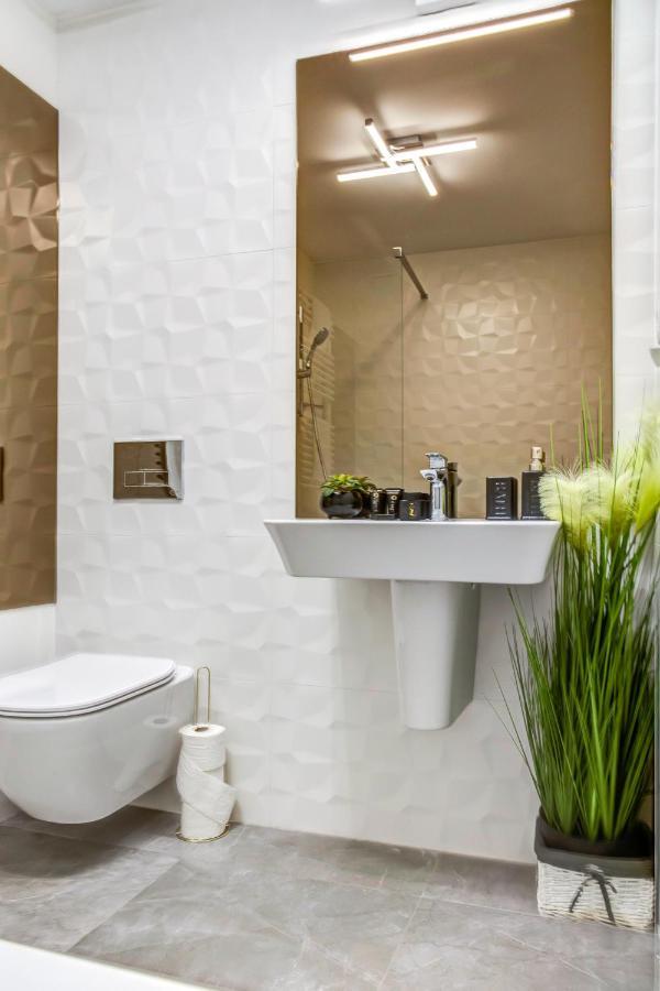 North Twin Apartment Bukares Bagian luar foto