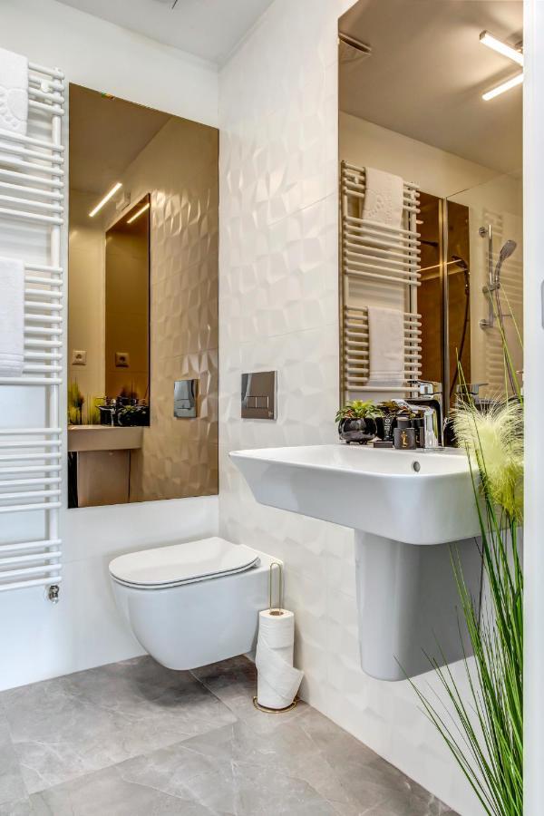North Twin Apartment Bukares Bagian luar foto